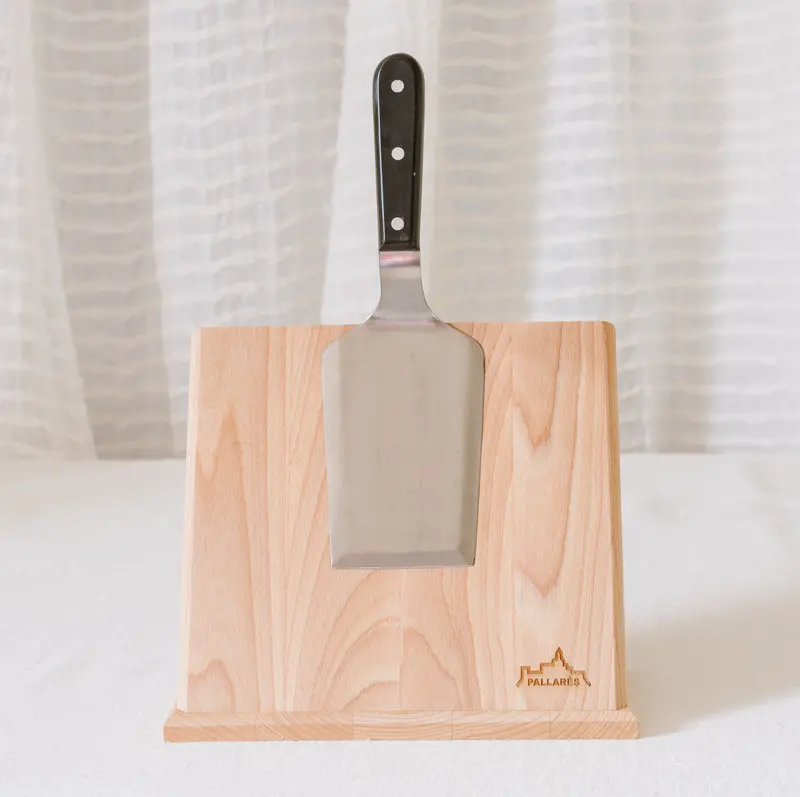 Angled Kitchen Spatula For Flipping And Scraping 1