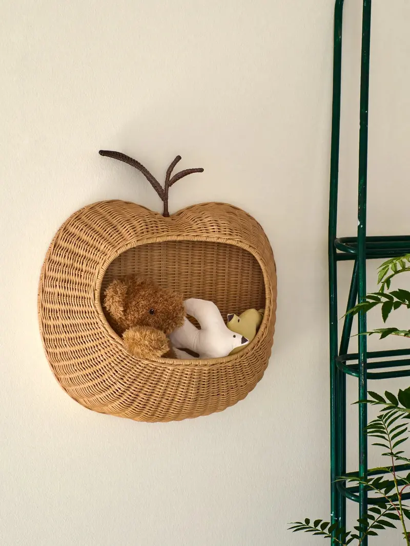Apple-Design Braided Wall Pocket In Neutral Tone 1