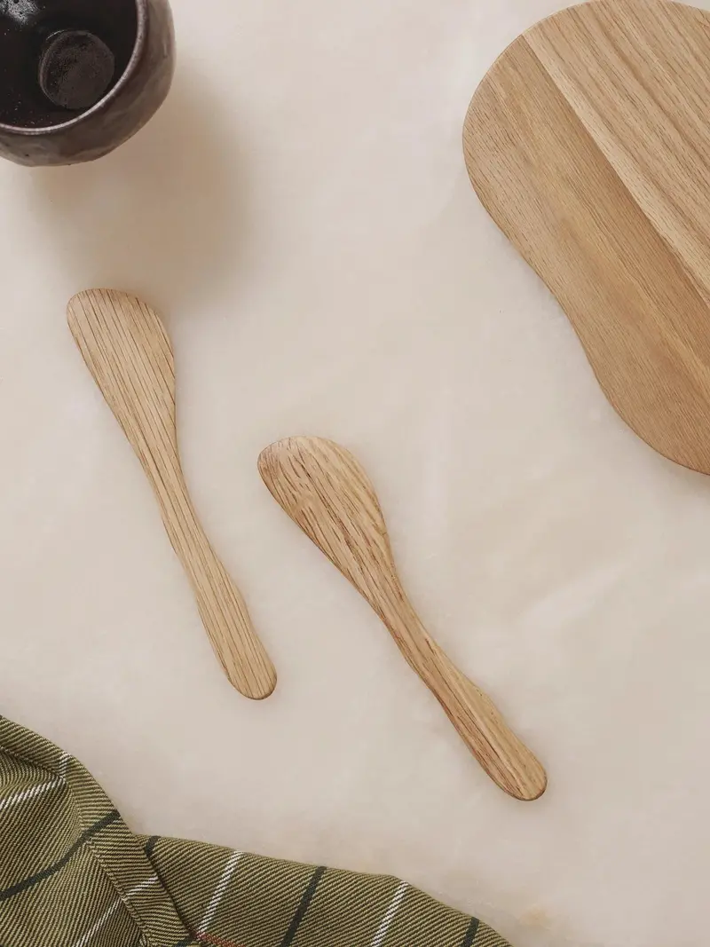 Cairn Oak-Handled Butter Knife Set 1