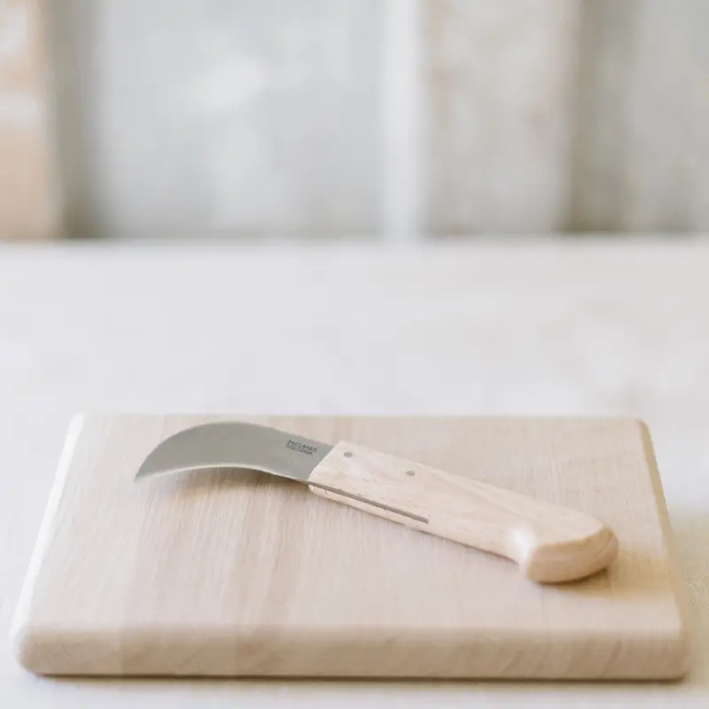 Carbon Steel Curved Utility Knife For Precision Cutting 1