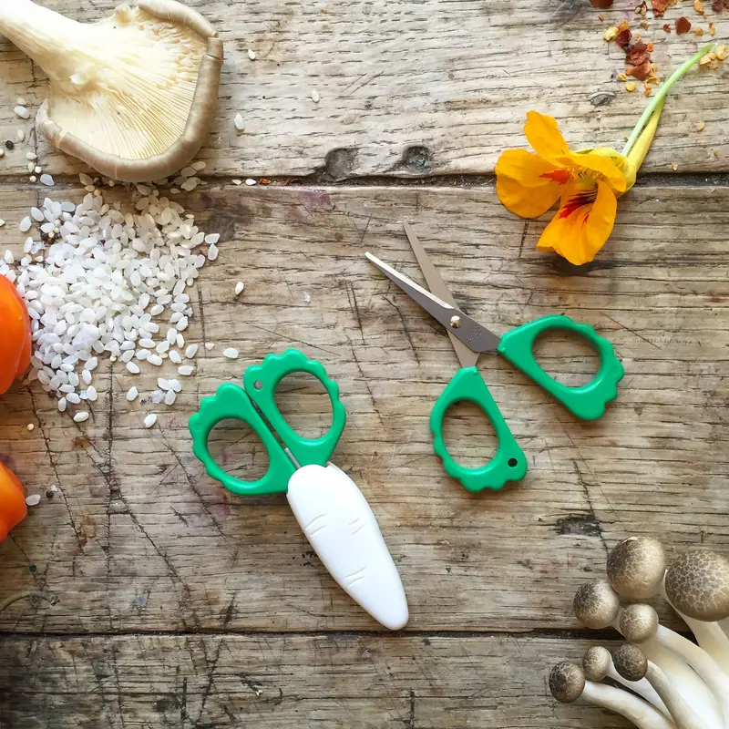 Carrot-Shaped Fridge Magnet Scissors 1