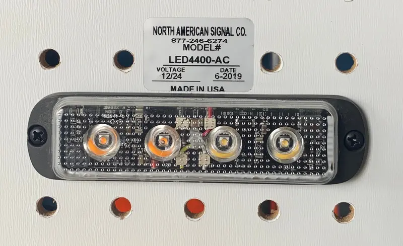 Dual-Color Amber And White 4-Led Signal Light – 12V/24V 1