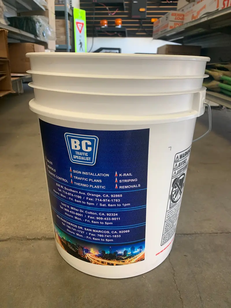 Empty 5-Gallon Plastic Bucket For Storage Or Transport 1