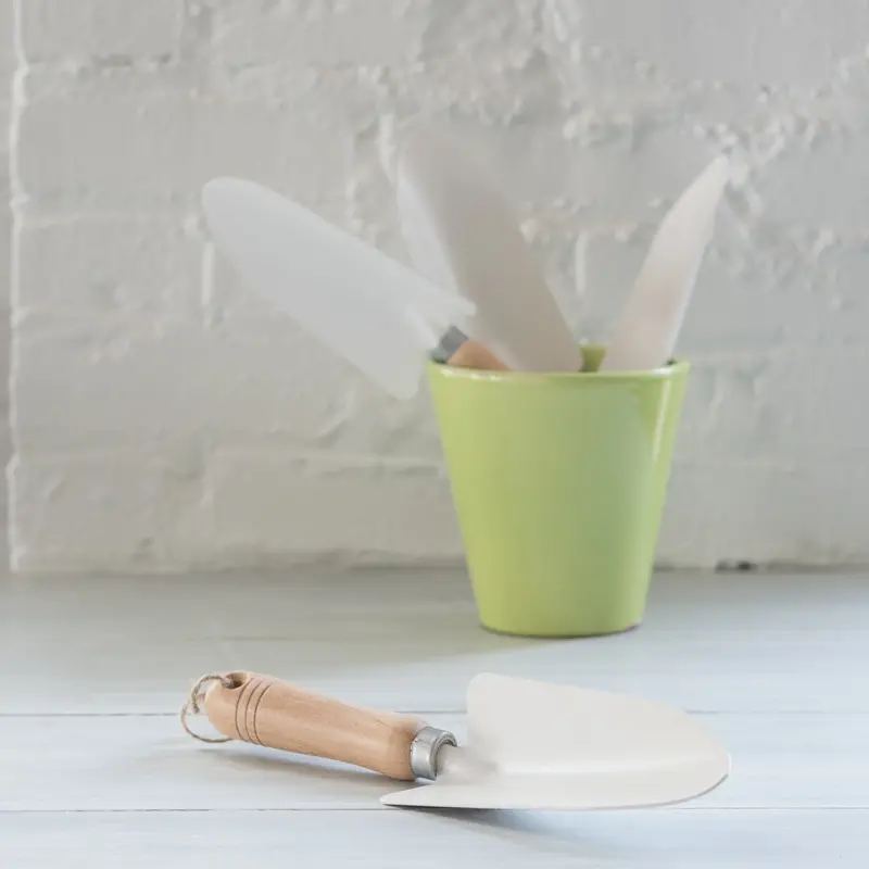 Ergonomic Stainless Steel Garden Shovel 1