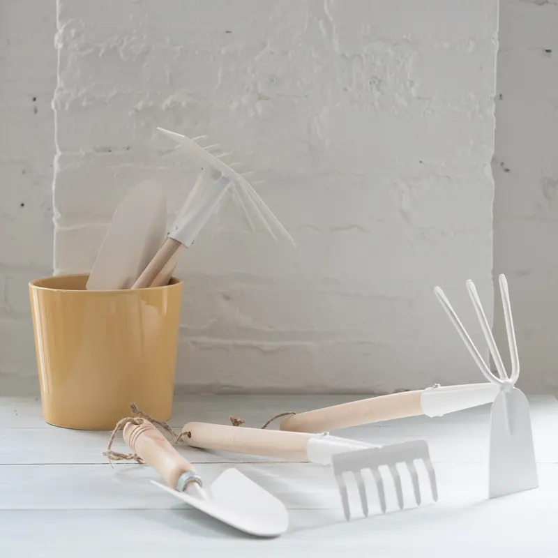 Essential 3-Piece Gardening Tool Set 1