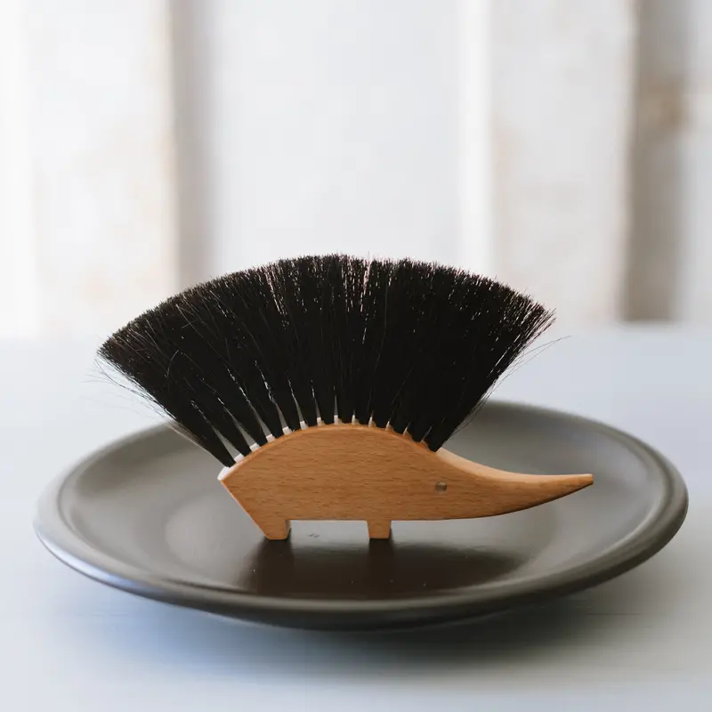 Hedgehog-Style Tabletop Cleaning Brush 1