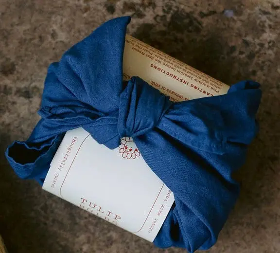 Indigo-Dyed Organic Cotton Bandana With Tulip Bulb Gift Pack 1
