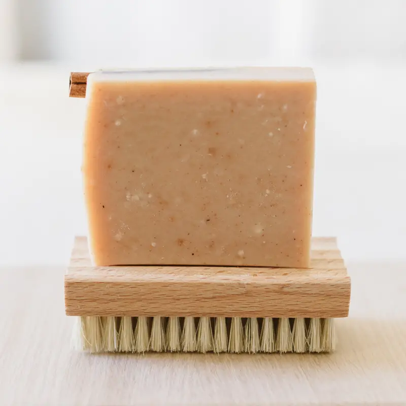 Nail Brush With Integrated Soap Dish And Drainage 1