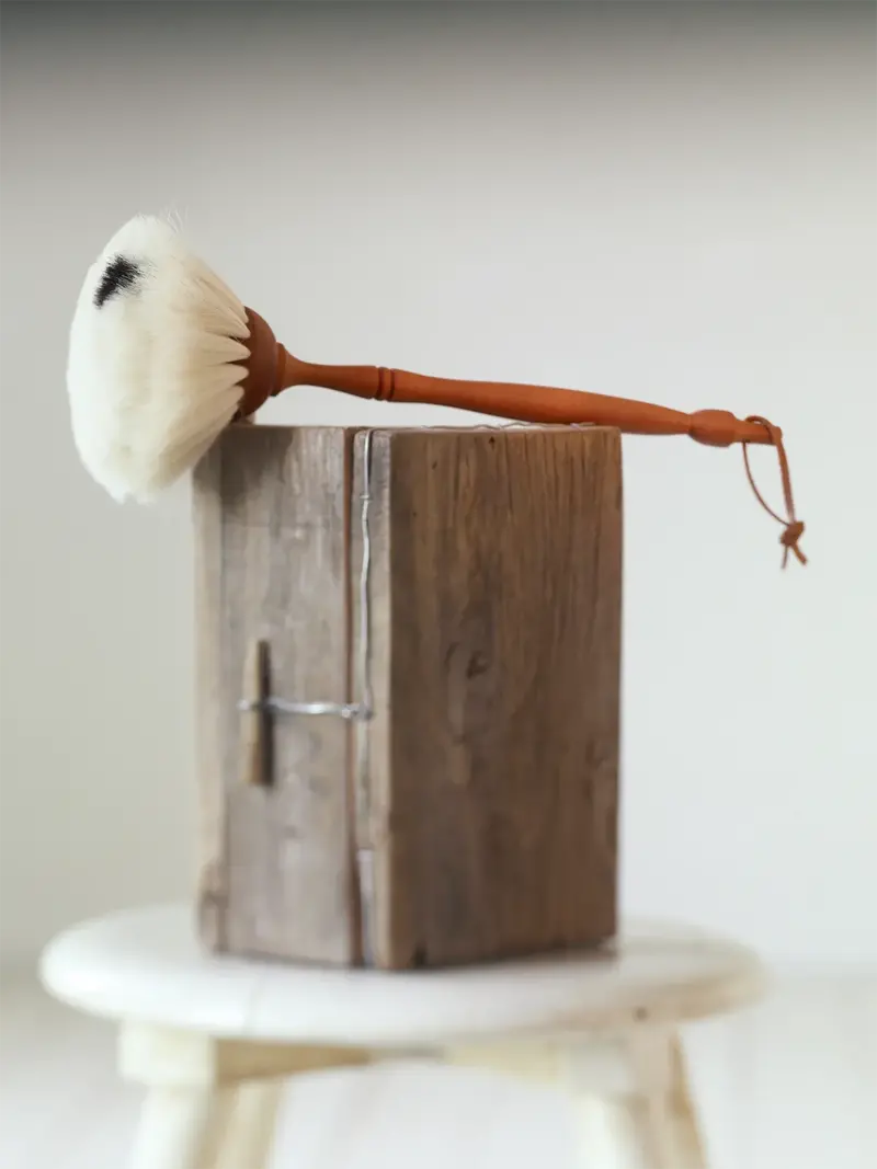 Pearwood Duster – 34 Cm Lightweight Dust Removal Tool 1