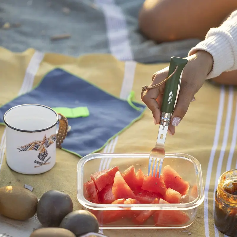 Picnic Plus Kit – All-In-One Outdoor Dining Accessories Set 1