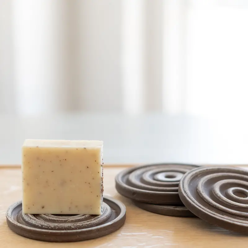 Ridges Ceramic Soap Dish – Drainage-Friendly Design 1