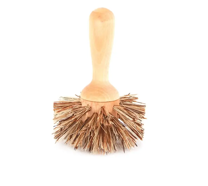 Sturdy Pan Brush With Wooden Handle And Stiff Bristles 1